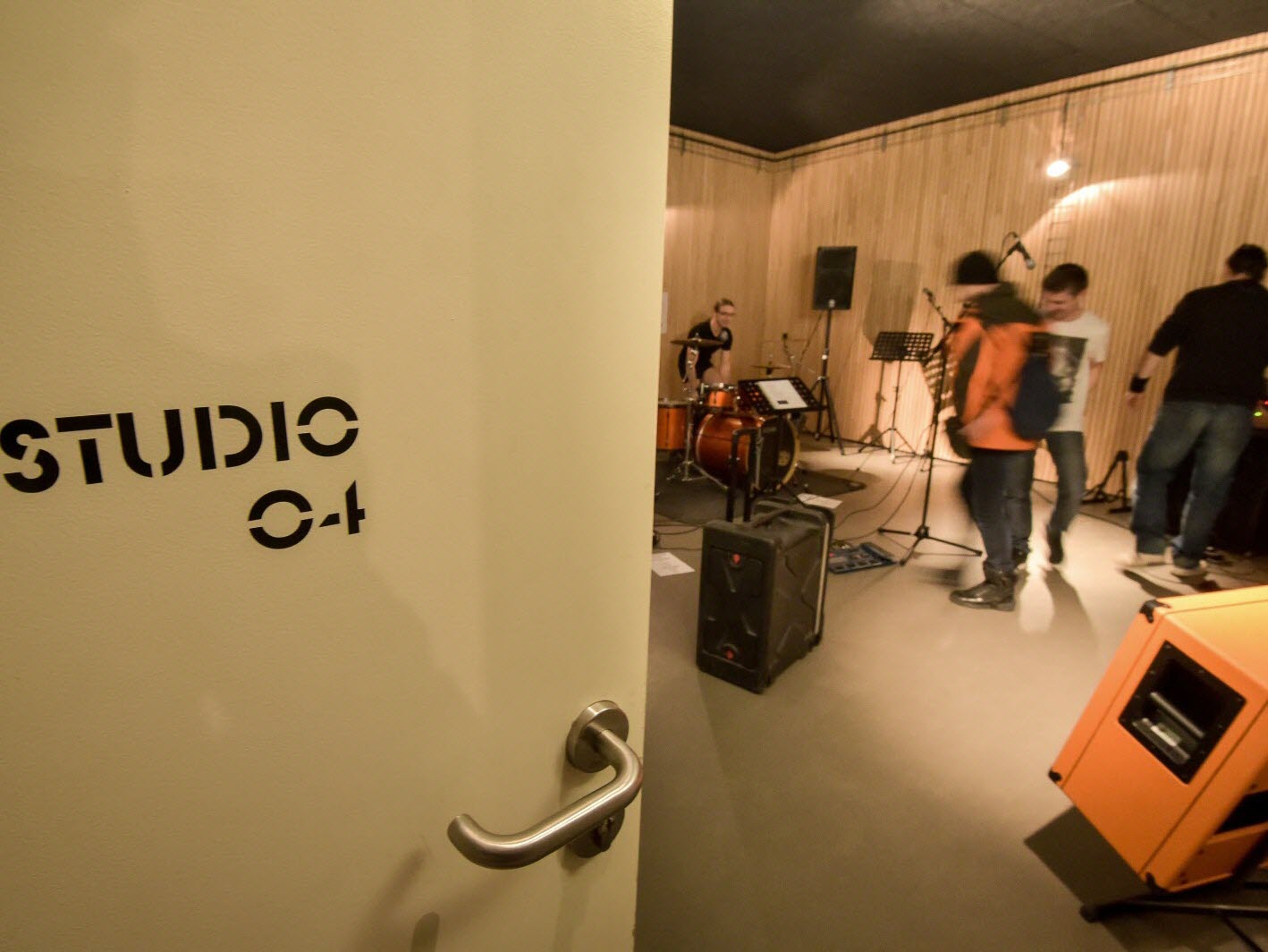 SOIRÉE PORTE OUVERTE DES STUDIOS ! • La Souris Verte la souris verte agenda le dispositif s adresse a tous les groupes ou artistes bases dans le departement des vosges photo d illustration vm jerome humbrecht 1648827309 471